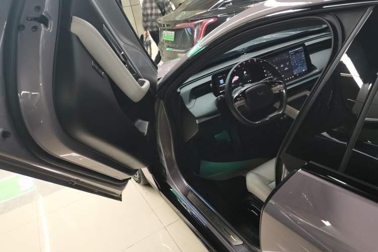 Used XPeng P7 2024 P7i 702 Max Pengyi Edition Interior 3