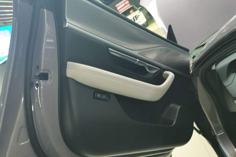 Used XPeng P7 2024 P7i 702 Max Pengyi Edition Interior 7