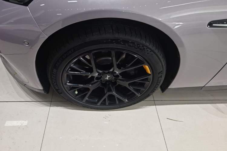 Used XPeng P7 2024 P7i 702 Max Pengyi Edition Left Front Wheel Hub