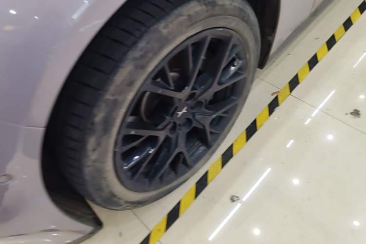 Used XPeng P7 2024 P7i 702 Max Pengyi Edition Left Front Wheel Hub