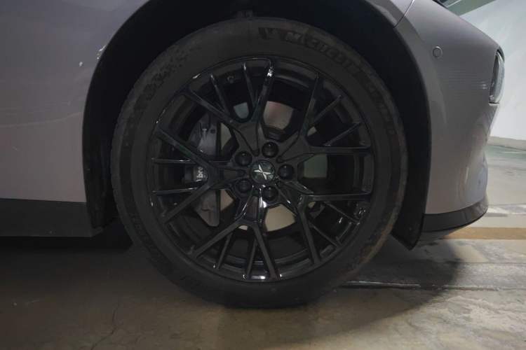 Used XPeng P7 2024 P7i 702 Max Pengyi Edition Right Front Wheel Hub