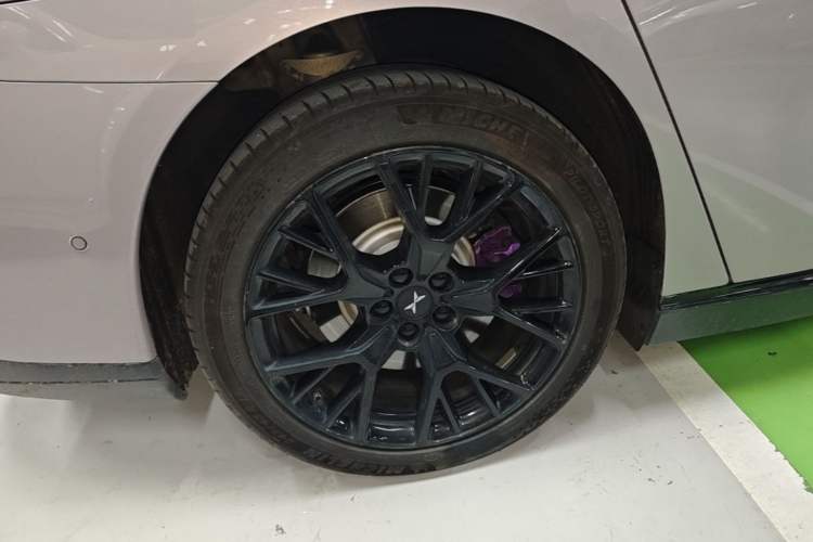 Used XPeng P7 2024 P7i 702 Max Pengyi Edition Right Rear Wheel Hub