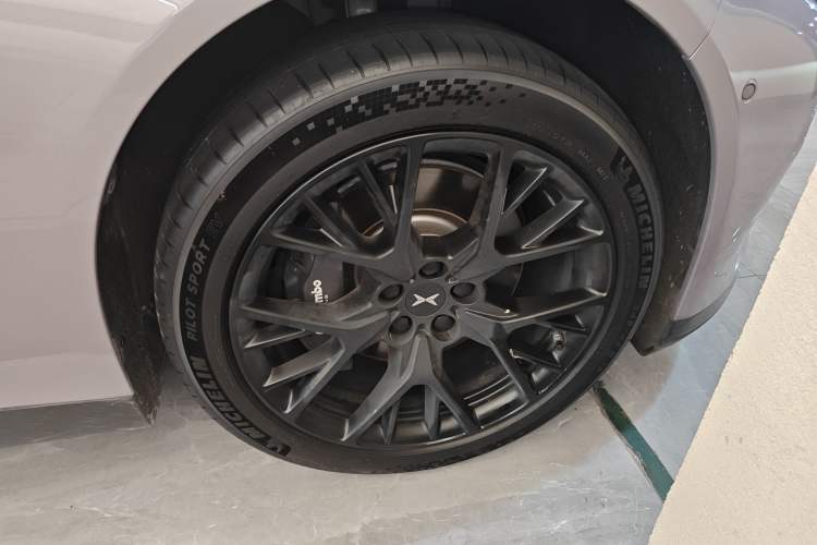 Used XPeng P7 2024 P7i 702 Max Pengyi Edition Right Rear Wheel Hub