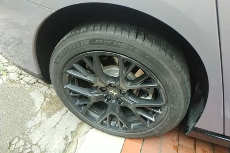 Used XPeng P7 2024 P7i 702 Max Pengyi Edition Right Rear Wheel Hub