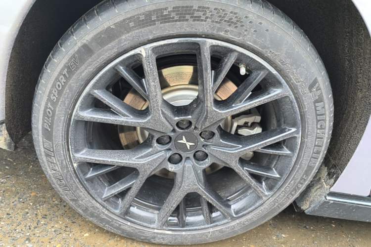 Used XPeng P7 2024 P7i 702 Max Pengyi Edition Right Rear Wheel Hub