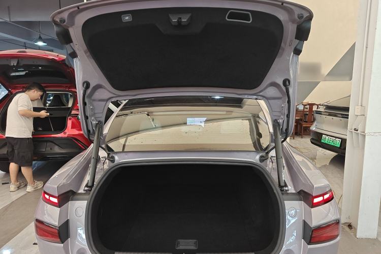 Used XPeng P7 2024 P7i 702 Max Pengyi Edition Trunk