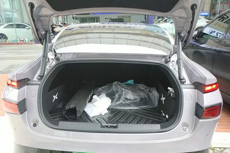 Used XPeng P7 2024 P7i 702 Max Pengyi Edition Trunk