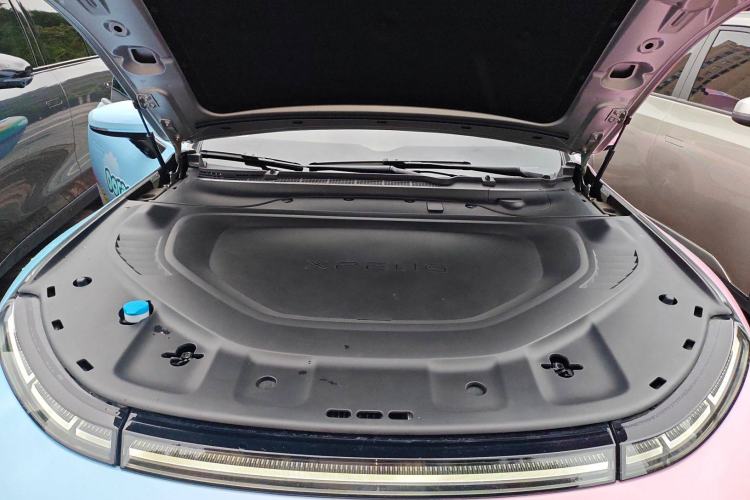 Used XPeng P7 2024 P7i 550 Pro Engine Bay