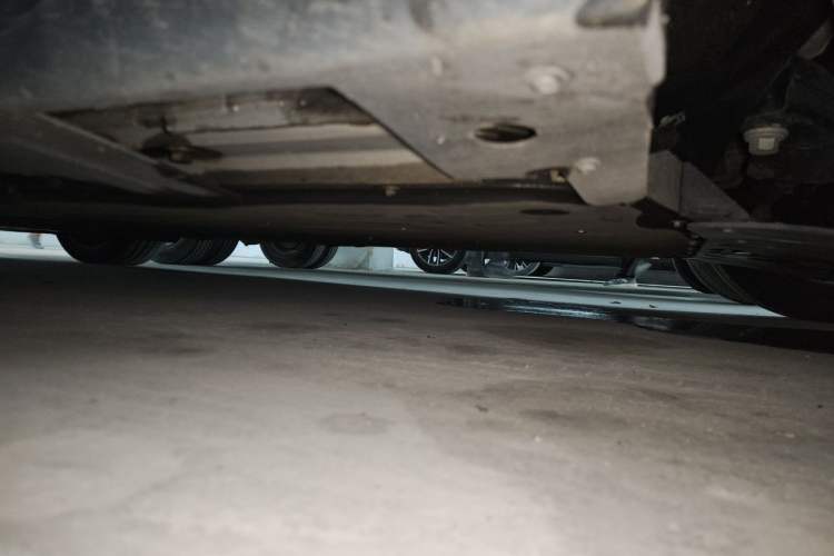 Used XPeng P7 2024 P7i 550 Max Chassis Front Right