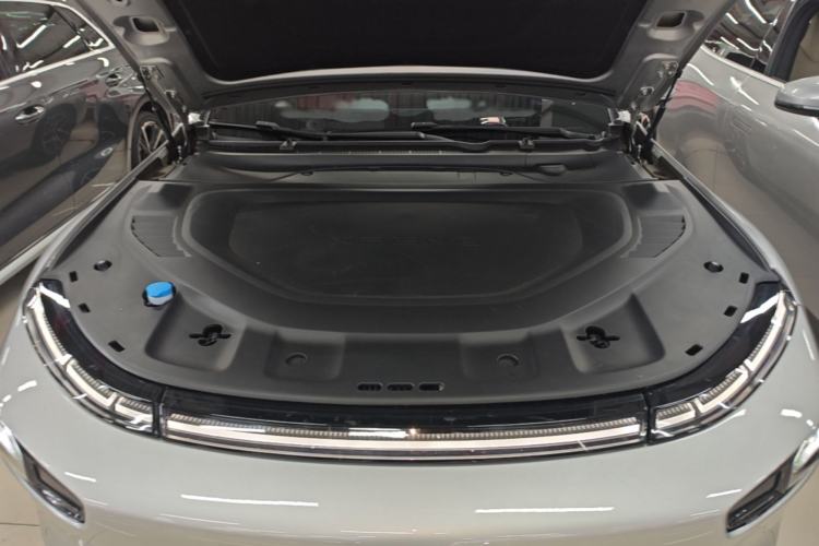 Used XPeng P7 2024 P7i 550 Max Engine Bay