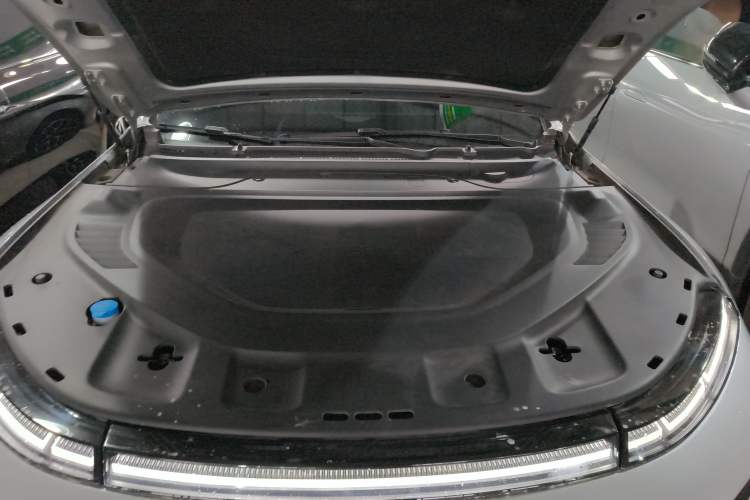 Used XPeng P7 2024 P7i 550 Pro Engine Bay