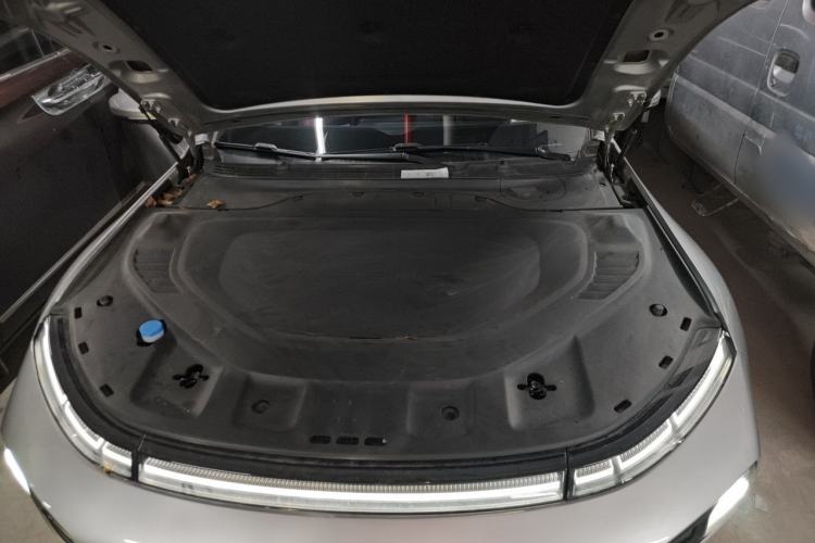 Used XPeng P7 2024 P7i 550 Max Engine Bay