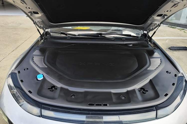 Used XPeng P7 2024 P7i 550 Pro Engine Bay