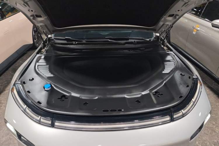 Used XPeng P7 2024 P7i 550 Pro Engine Bay