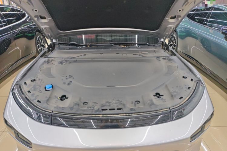 Used XPeng P7 2024 P7i 550 Max Engine Bay