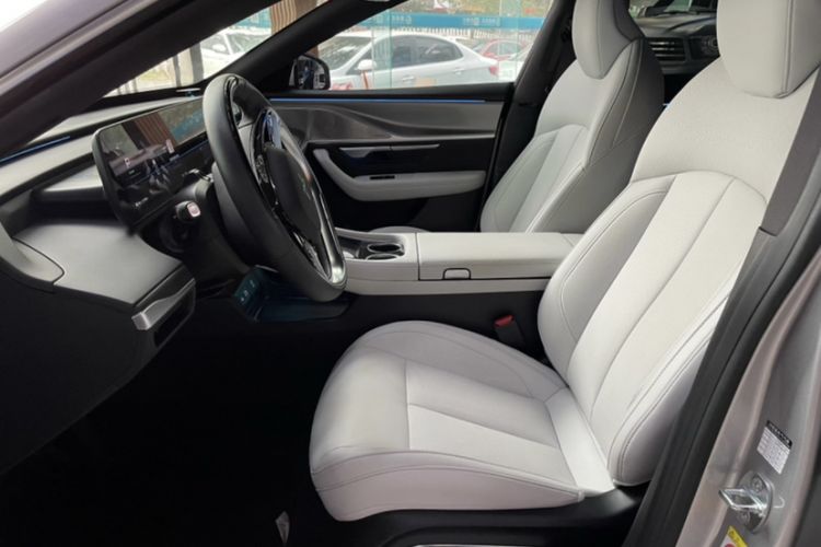 Used XPeng P7 2024 P7i 550 Max Interior 2