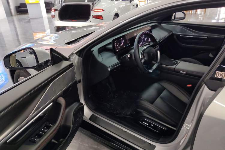 Used XPeng P7 2024 P7i 550 Pro Interior 3