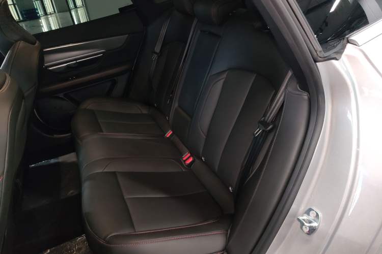 Used XPeng P7 2024 P7i 550 Pro Interior 4