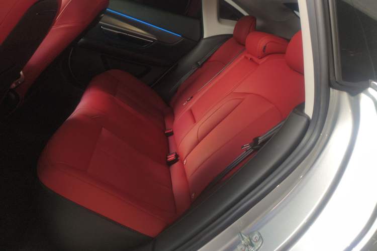 Used XPeng P7 2024 P7i 550 Pro Interior 4