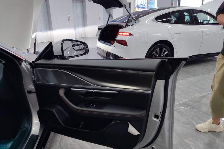 Used XPeng P7 2024 P7i 550 Pro Interior 5