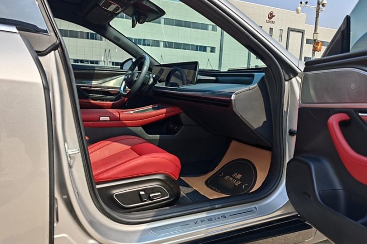 Used XPeng P7 2024 P7i 550 Max Interior 5
