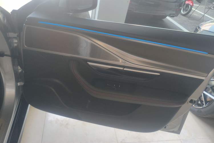 Used XPeng P7 2024 P7i 550 Pro Interior 5