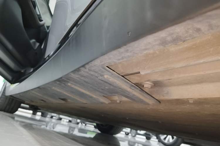 Used XPeng P7 2024 P7i 550 Pro Left Side Sill