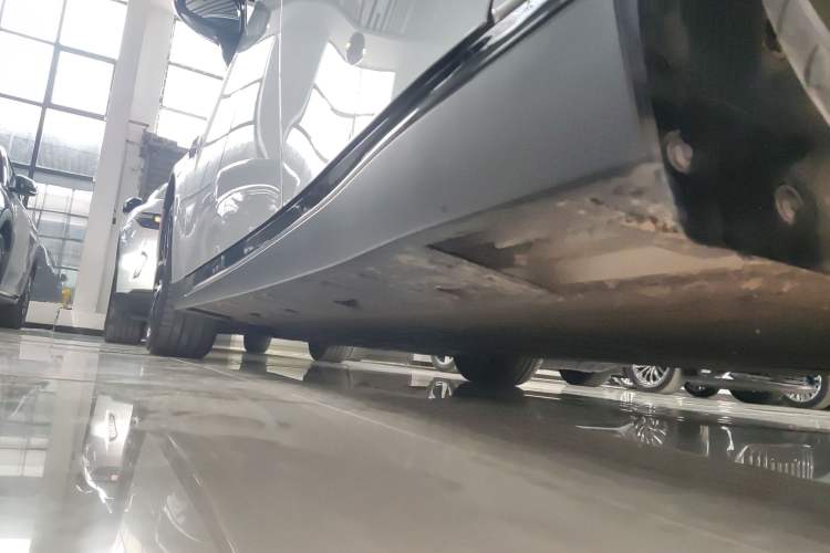 Used XPeng P7 2024 P7i 550 Max Left Side Sill