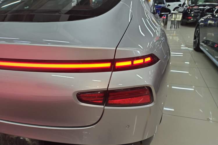 Used XPeng P7 2024 P7i 550 Max Right Rear Taillight