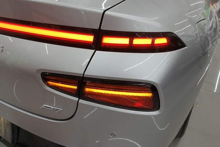 Used XPeng P7 2024 P7i 550 Pro Right Rear Taillight