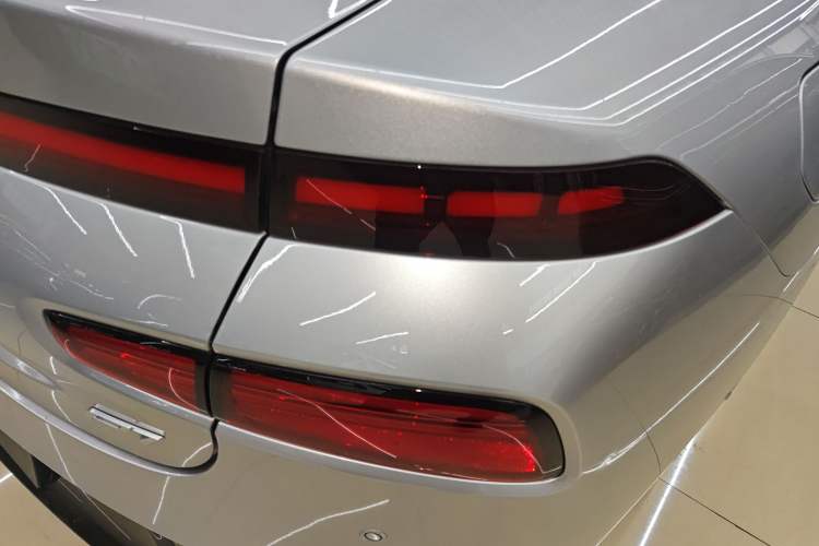 Used XPeng P7 2024 P7i 550 Max Right Rear Taillight