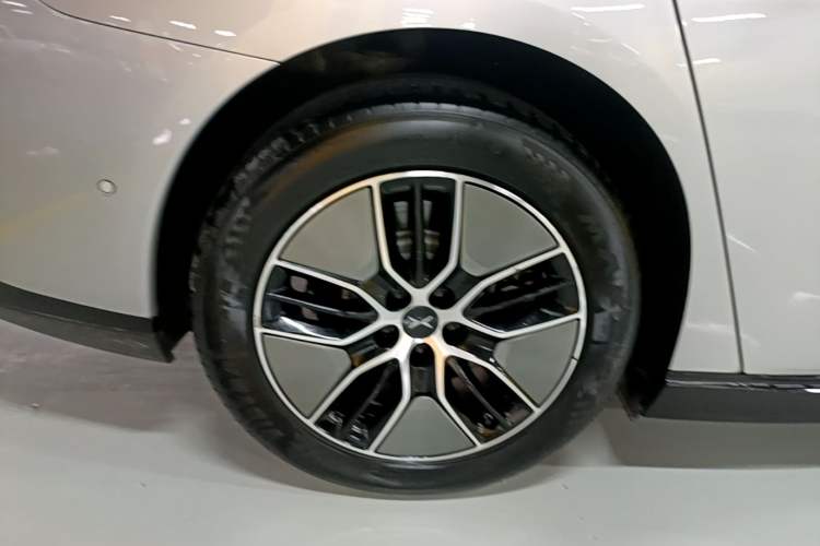Used XPeng P7 2024 P7i 550 Pro Right Rear Wheel Hub