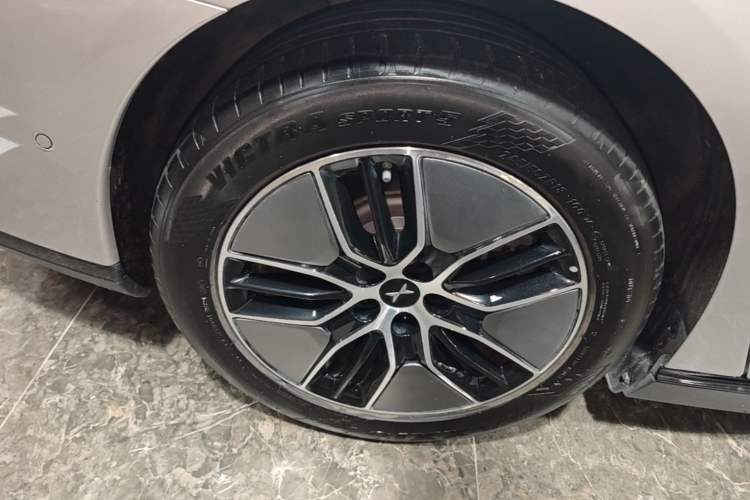 Used XPeng P7 2024 P7i 550 Pro Right Rear Wheel Hub