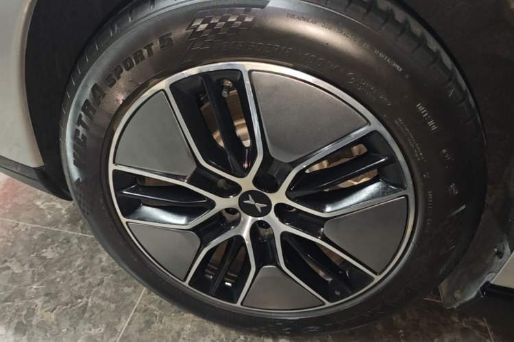 Used XPeng P7 2024 P7i 550 Pro Right Rear Wheel Hub