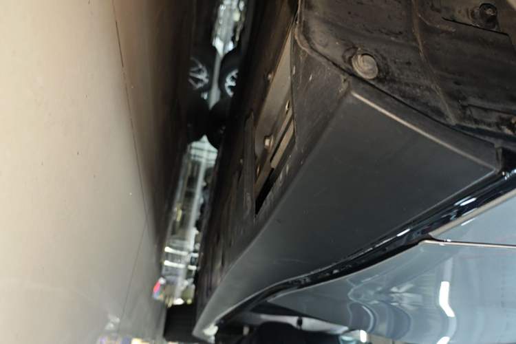 Used XPeng P7 2024 P7i 550 Max Right Side Sill