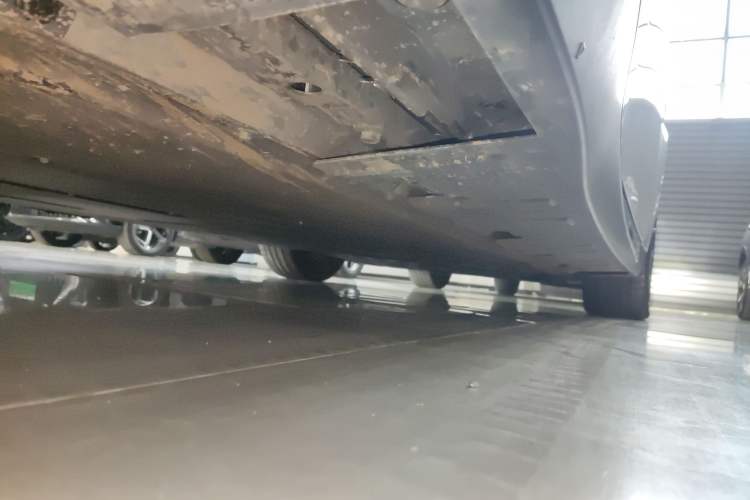 Used XPeng P7 2024 P7i 550 Max Right Side Sill