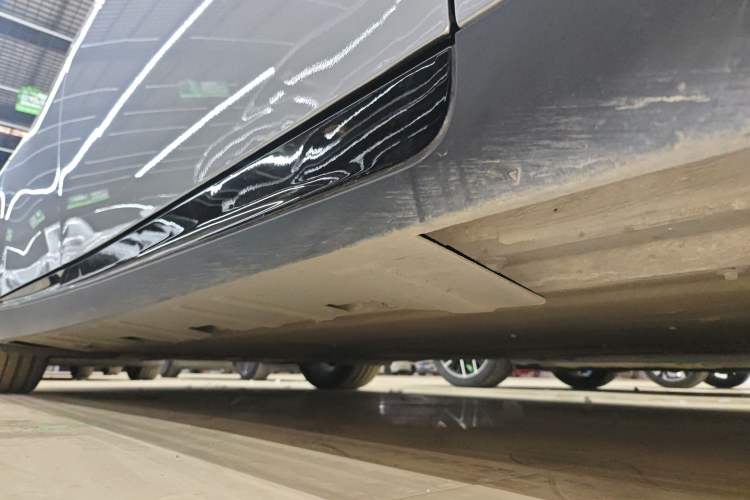 Used XPeng P7 2024 P7i 550 Max Right Side Sill