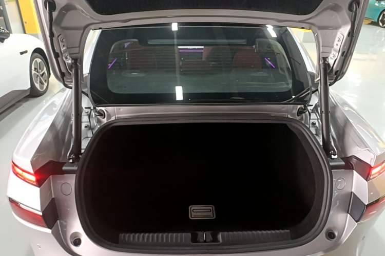 Used XPeng P7 2024 P7i 550 Pro Trunk