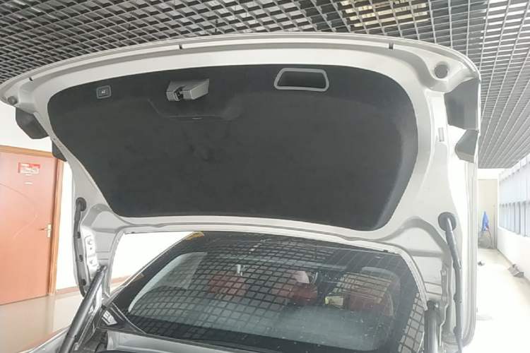Used XPeng P7 2024 P7i 550 Pro Trunk