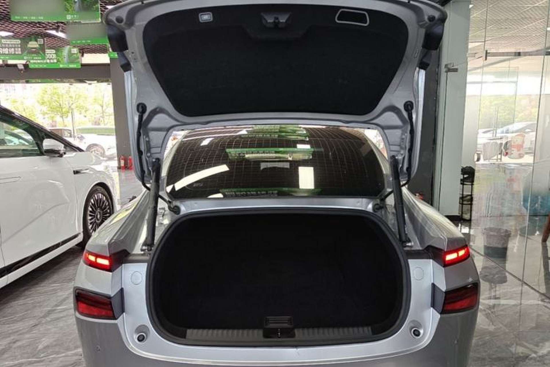 Used XPeng P7 2024 P7i 550 Pro Trunk