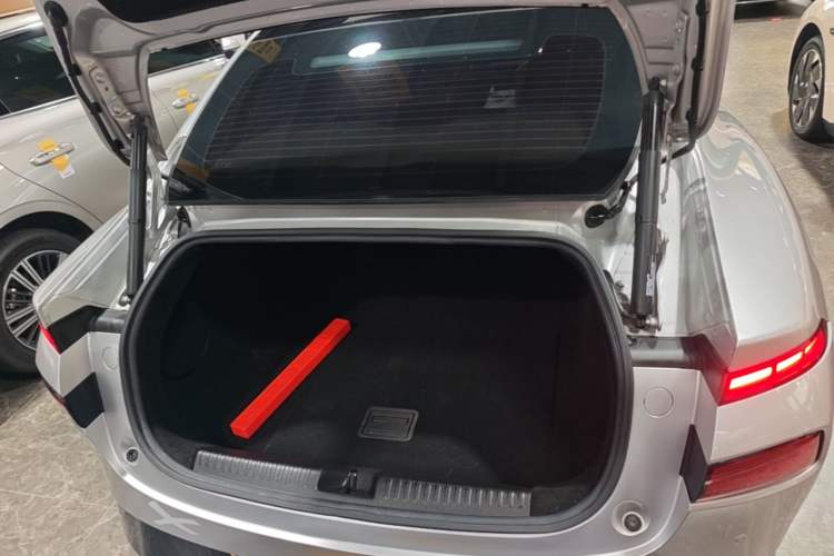 Used XPeng P7 2024 P7i 550 Pro Trunk