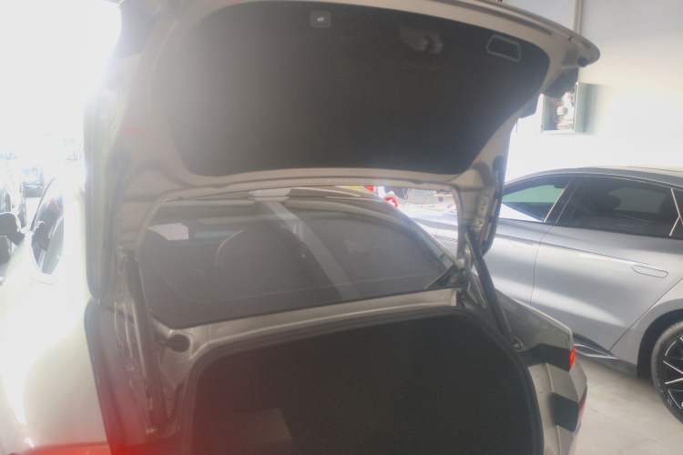 Used XPeng P7 2024 P7i 550 Pro Trunk
