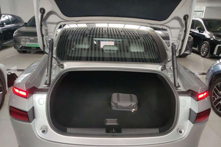 Used XPeng P7 2024 P7i 550 Max Trunk