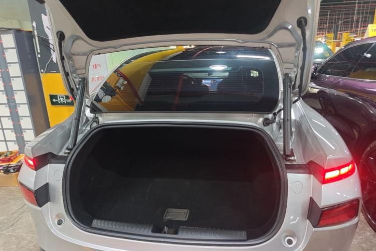 Used XPeng P7 2024 P7i 550 Pro Trunk