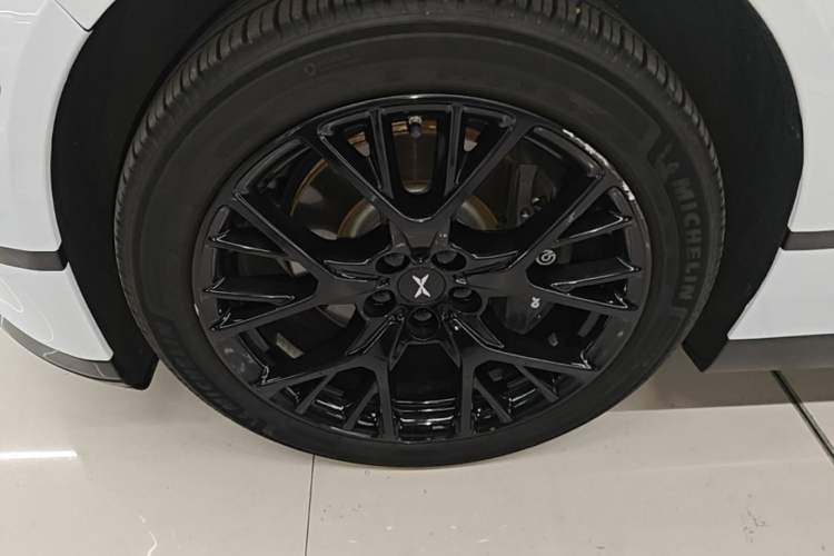 Used XPeng P7 2024 P7i 702 Max Pengyi Edition Left Front Wheel Hub