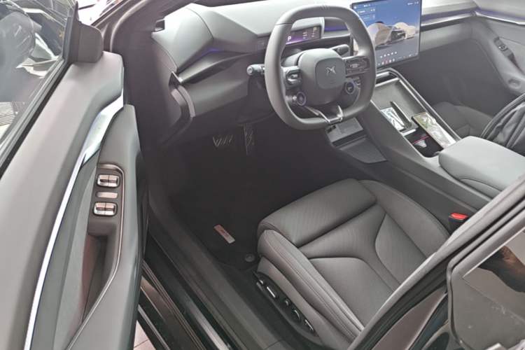 Used XPeng P7 2025 Model—702 Long Range Ultra Driver Seat