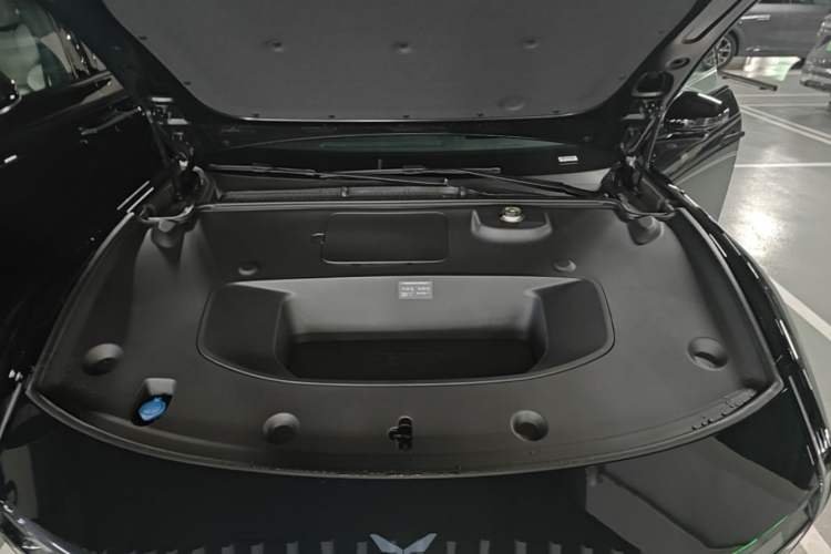 Used XPeng P7 2025 Model 702 Max Engine Bay
