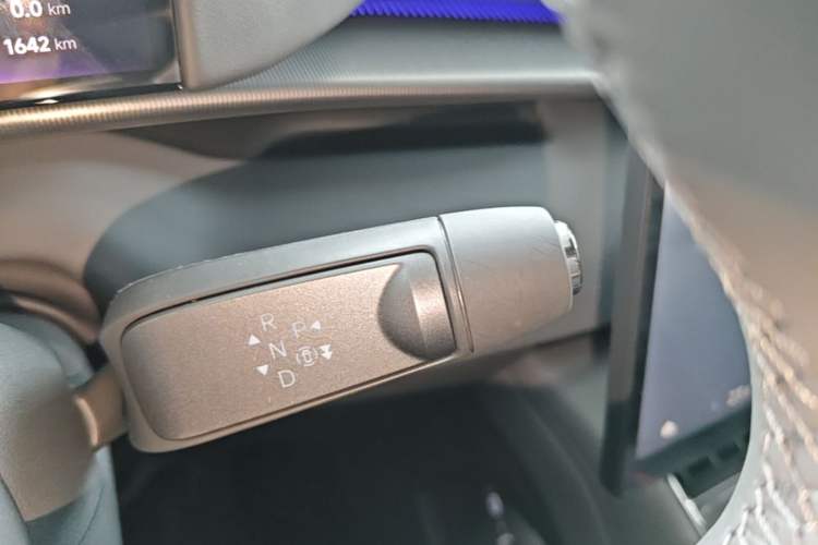 Used XPeng P7 2025 Model—702 Long Range Ultra Gear Lever