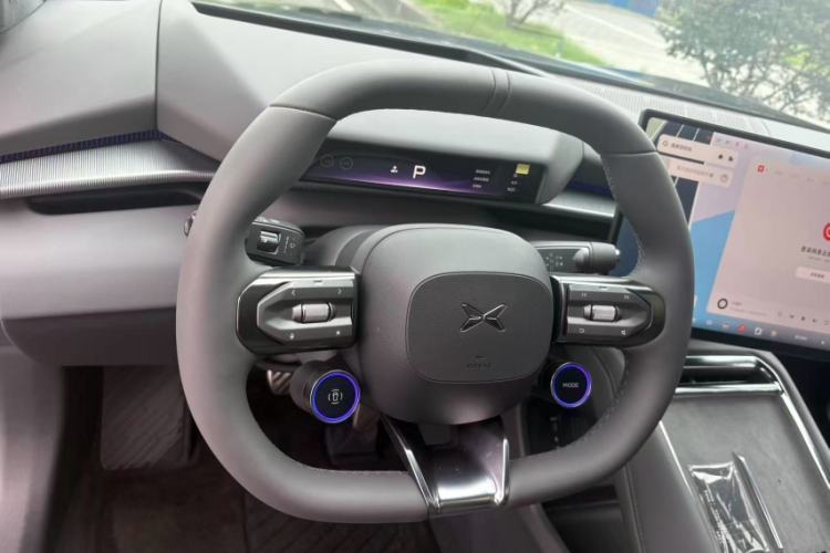 Used XPeng P7 2025 Model—702 Long Range Ultra Interior 2