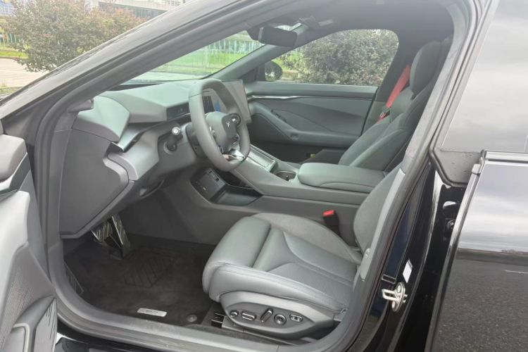 Used XPeng P7 2025 Model—702 Long Range Ultra Interior 9